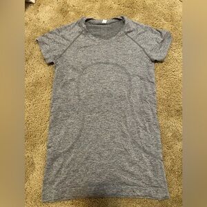 Grey Lululemon short sleeve swiftly tech. Size 6